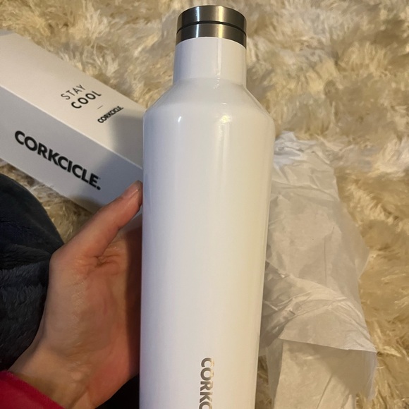 SOLD- Brand new Corkcicle Vanderbilt bottle - Picture 5 of 6